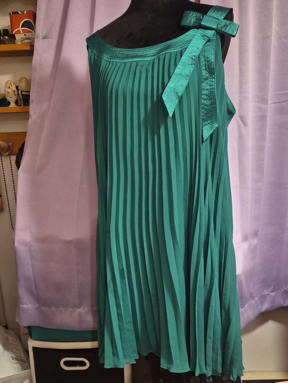 Robbie Bee Emerald Green Pleated Mini Dress with Bow